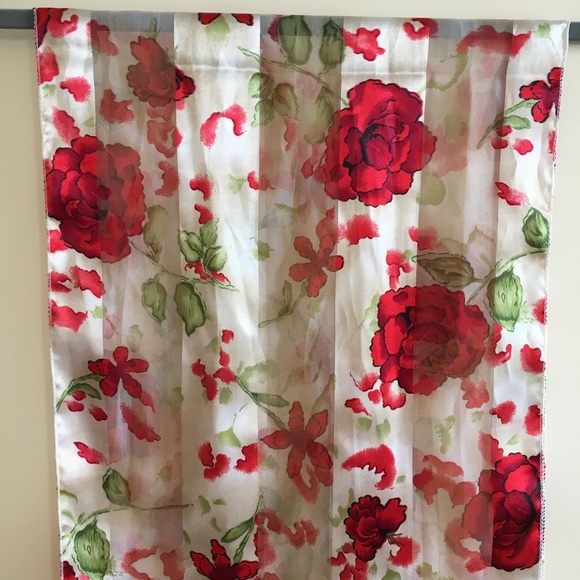 SCARF | Red Roses - Picture 3 of 5